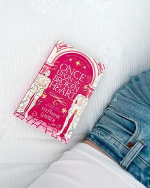 Image post by @blondiereads_ on Instagram