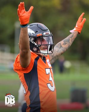 Image post by @broncosespanol on Instagram