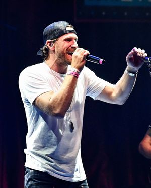Image post by @cmt on Instagram