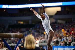 Image post by @LSUgym on Twitter