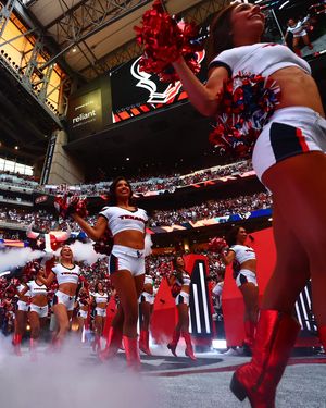 Image post by @texanscheerleaders on Instagram