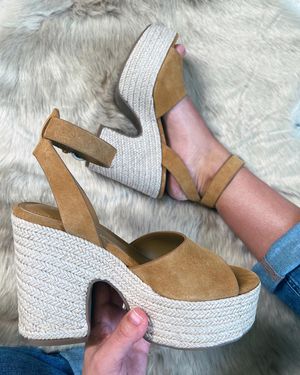 Image post by @dsw on Instagram