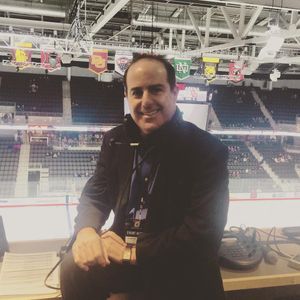 Image post by @du_hockey on Instagram