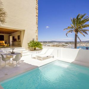 Image post by @christiesrealestate on Instagram