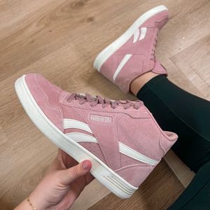 Image post by @dsw on Instagram