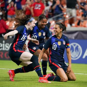Image post by @carlilloyd on Instagram