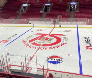 Image post by @du_hockey on Instagram