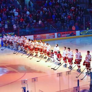 Image post by @du_hockey on Instagram