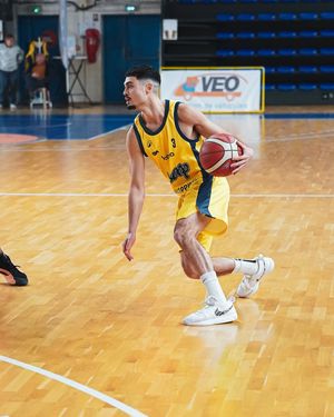 Image post by @usavignonpontetbasket on Instagram