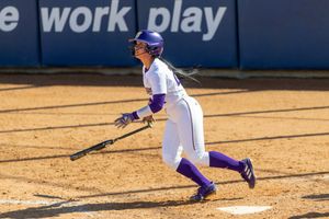 Image post by @UWSoftball on Twitter