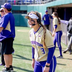 Image post by @uwsoftball on Instagram