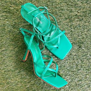 Image post by @dsw on Instagram