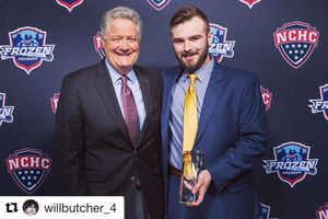 Image post by @du_hockey on Instagram