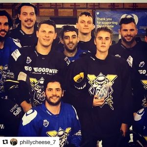 Image post by @du_hockey on Instagram