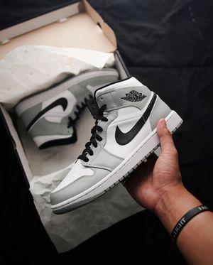 Image post by @anonymous_sneakers on Instagram