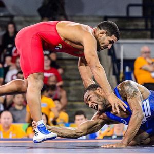 Image post by @alliseeisgold on Instagram