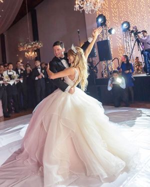 Image post by @theknot on Instagram