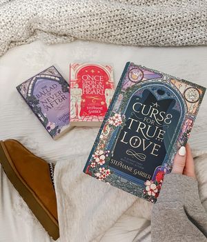 Image post by @blondiereads_ on Instagram