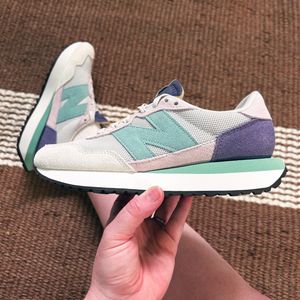 Image post by @dsw on Instagram