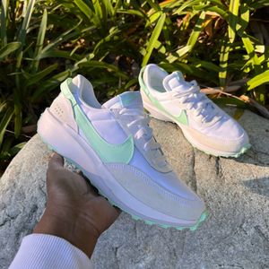 Image post by @dsw on Instagram