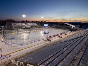 Image post by @hockeydaymn on Instagram