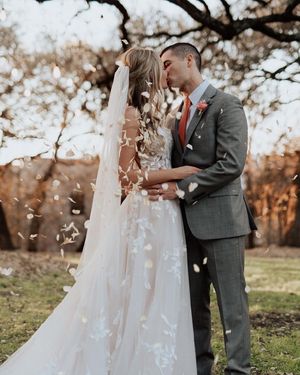 Image post by @theknot on Instagram