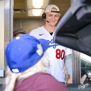 Image post by @losdodgers on Instagram