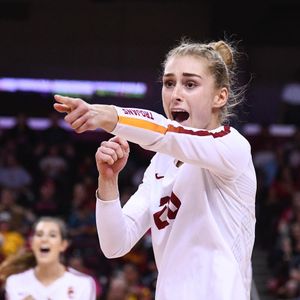 Image post by @uscwomensvolley on Instagram