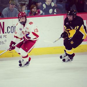 Image post by @du_hockey on Instagram