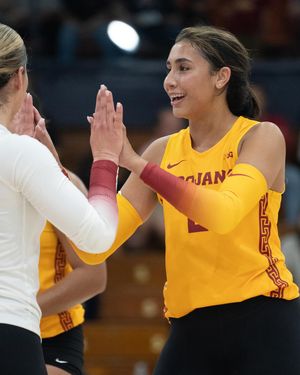 Image post by @uscwomensvolley on Instagram
