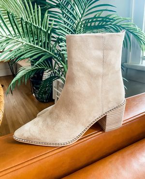 Image post by @shopoutoftown on Instagram