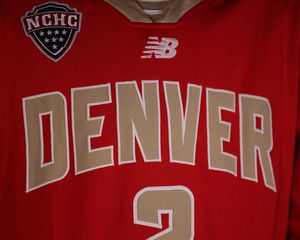 Image post by @du_hockey on Instagram