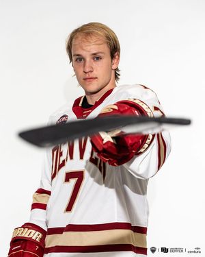 Image post by @du_hockey on Instagram