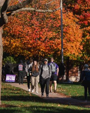 Image post by @illinoiscollege1829 on Facebook