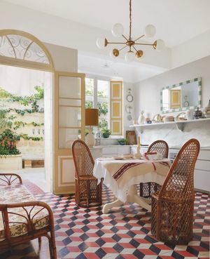 Image post by @_stay_inside on Instagram