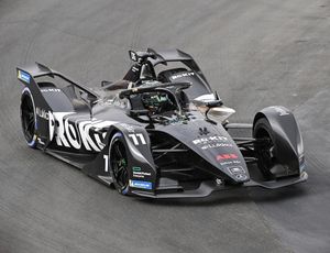 Image post by @lucasdigrassi on Instagram