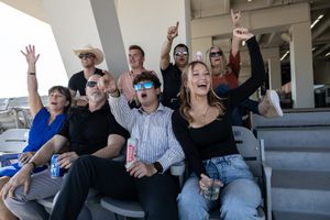 Image post by @nascaratcota on Instagram