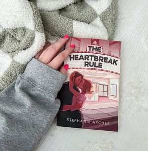Image post by @blondiereads_ on Instagram