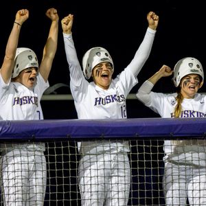 Image post by @uwsoftball on Instagram