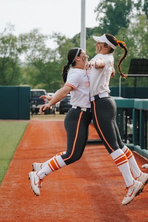 Image post by @clemsonsoftball on Twitter