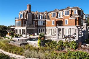 Image post by @christiesrealestate on Instagram