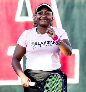 Image post by @ou_wtennis on Instagram