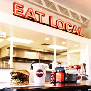 Image post by @tracethom on Instagram