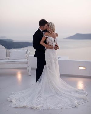Image post by @theknot on Instagram
