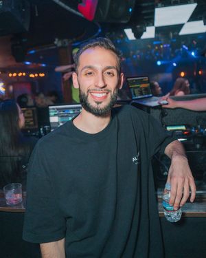 Image post by @alexwolfthedj on Instagram