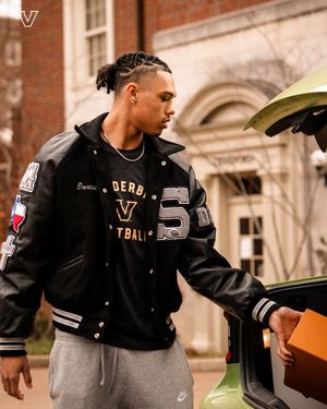 Image post by @VandyFootball on Twitter