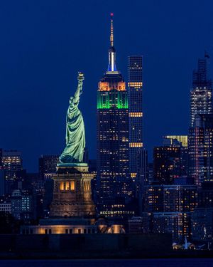 Image post by @empirestatebuilding on Facebook