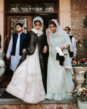 Image post by @thismodernlovephoto on Instagram