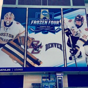 Image post by @du_hockey on Instagram