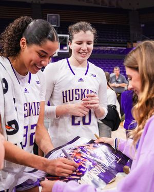 Image post by @uw_wbb on Instagram